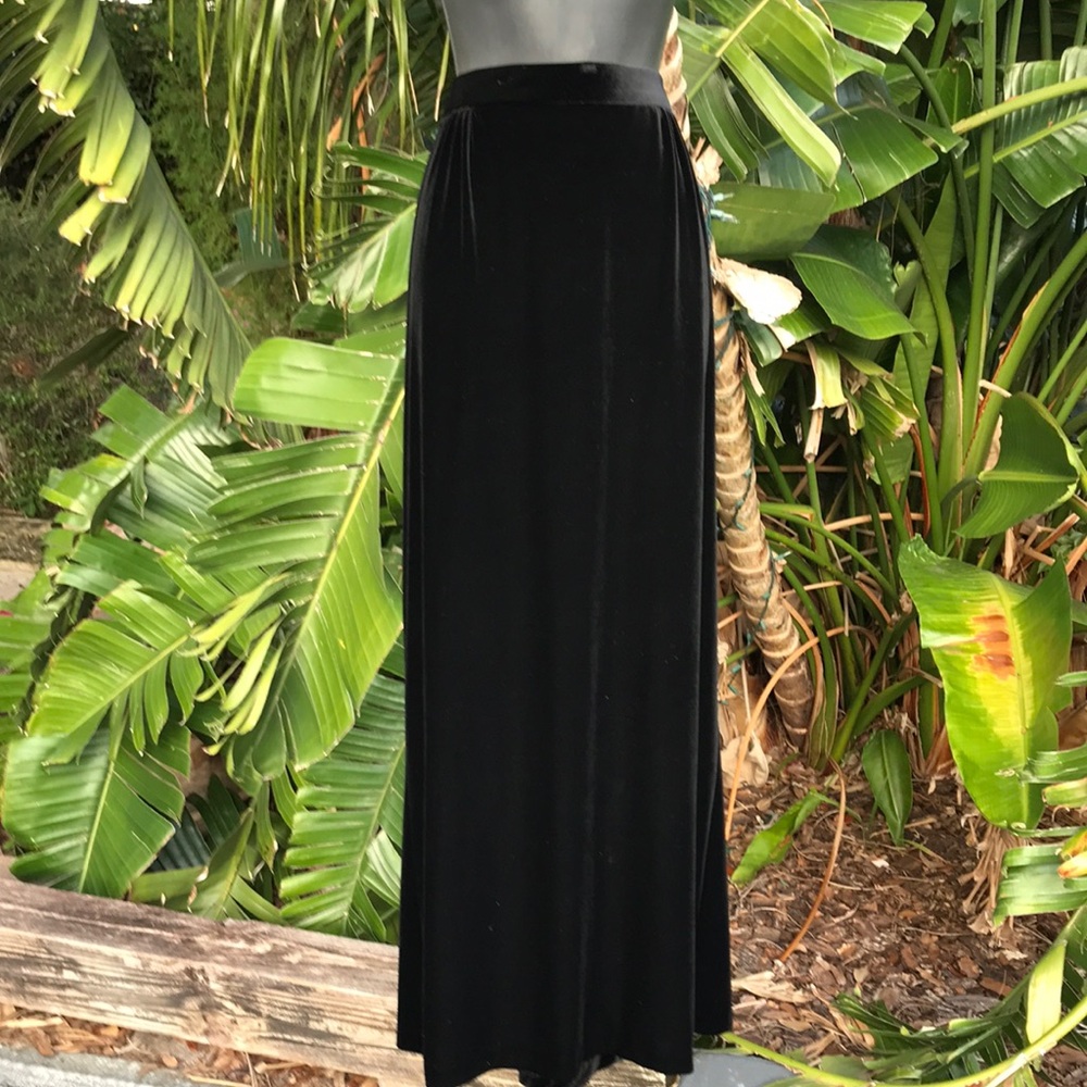 Alex evening velvet skirtWith button back train